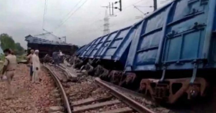 গন্তব্যে যাওয়ার আগেই বেলাইন মালগাড়ি, ব্যাহত রেল পরিষেবা
