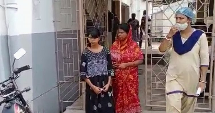 ফেসবুক থেকে প্রেম! হাঁটুর বয়সী প্রেমিককে দেখে মোহভঙ্গ হতেই স্বামীর ঘরে ফিরলেন মহিলা
