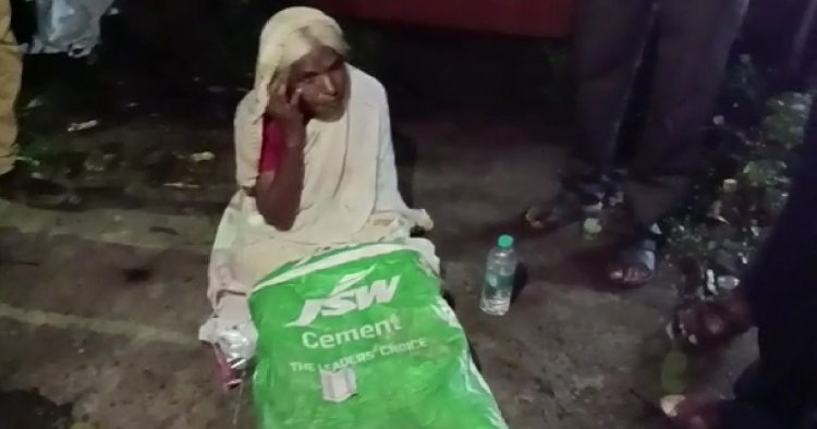 পরিত্যক্ত বস্তা থেকে উদ্ধার বৃদ্ধা, চাঞ্চল্য এলাকায়