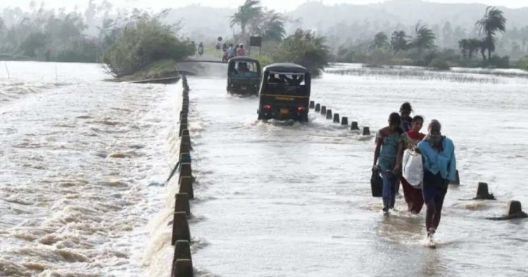 মুষলধারা বৃষ্টিতে বিপর্যস্ত ওড়িশা, বানভাসি একাধিক জেলা