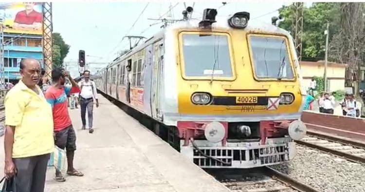 রেলের আশ্বাসে ৪ ঘণ্টা পর উঠল অবরোধ, হাওড়া-বর্ধমান মেইন লাইনে শুরু ট্রেন চলাচল