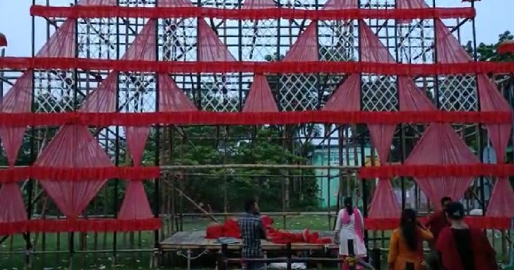 হেঁশেল সামলে  উমা আরাধনার প্রস্তুতিতে মাতোয়ারা গৃহবধূরা