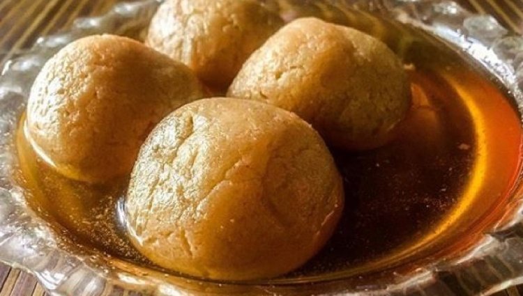 শীত পরতেই গুড়ের মিষ্টি-সন্দেশে মজে মাজদিয়াবাসী