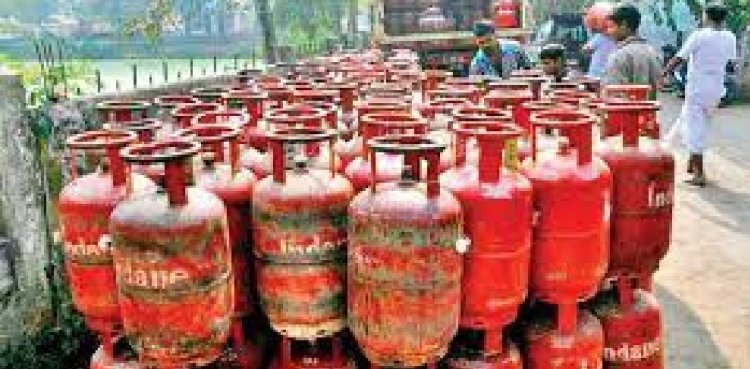 মাত্র ৫০০ টাকাতেই মিলবে গ্যাস সিলিন্ডার, বড় ঘোষণা মুখ্যমন্ত্রীর