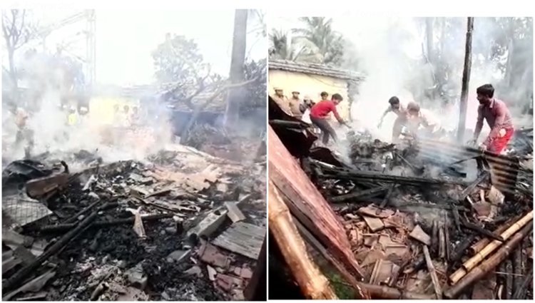 বিধ্বংসী অগ্নিকাণ্ডে চোখের সামনে ছাই হল সাধের ঘর,  সব হারিয়ে  অথৈ জলে রশিদুল