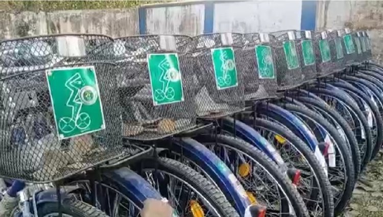 হয়নি বন্টন, খোলা আকাশের নীচে 'সবুজসাথী'