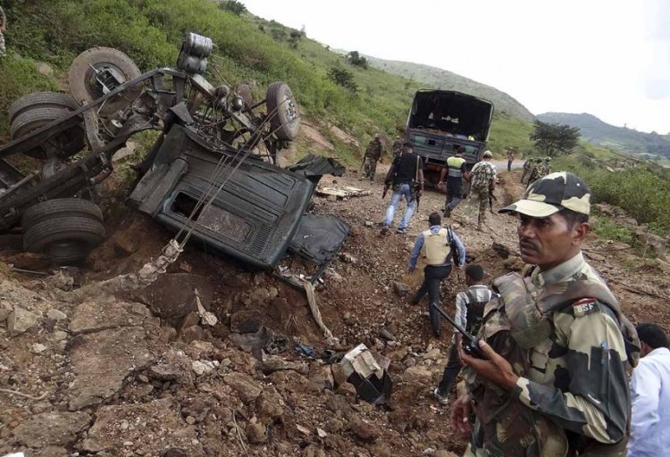 Naxal IED Blasts: दंतेवाड़ा में IED ब्लास्ट में 11 जवान शहीद, नक्सलियों की सूचना पर निकले थे सर्चिंग में।