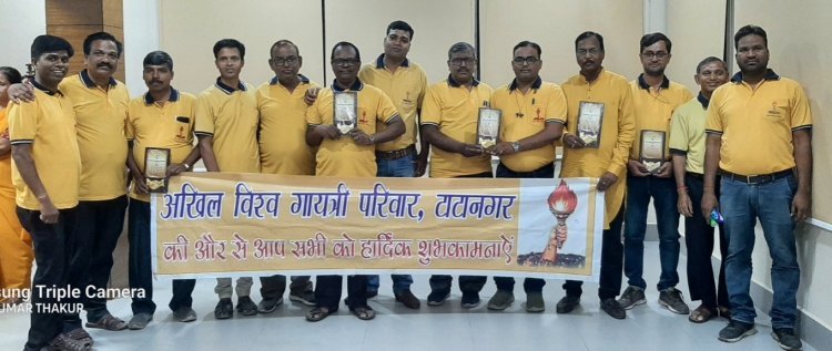 रक्तदान में कीर्तिमान स्थापित करने पर गायत्री परिवार को मिला सम्मान