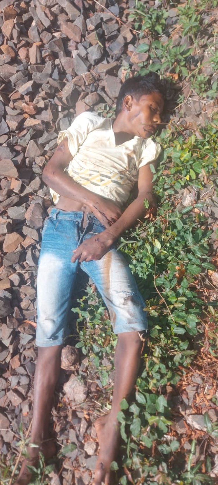 बैल खोज में निकला युवक ट्रेन की चपेट में आने से घटनास्थल में मौत