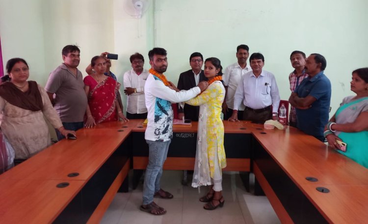 मन का मिलन पखवाड़ा में दो बिछड़े दंपती एक हुए , दोनों ने एक दूसरे को माला पहनाकर व मिठाई खिलाकर साथ रहने का वचन दिया