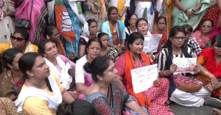 মনোনয়নপত্র জমা দেওয়ার নামে  শাসকদলের প্রহসন, ধর্নায় BJP মহিলা মোর্চা