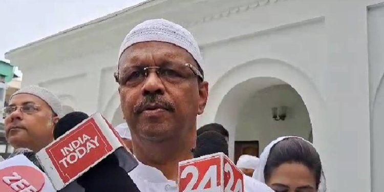 'পঞ্চায়েত ভোট হোক শান্তিপূর্ণ', নামাজে প্রার্থনা ফিরহাদের