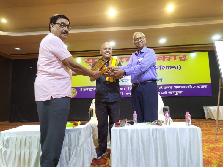 स्कूली बच्चों संग संपादक ( संजय मिश्रा)  कियें संवाद स्थापित तुलसी भवन में युवा रचनाकार ( हिंदी रचनाधर्मिता ) कार्यशाला आयोजित।