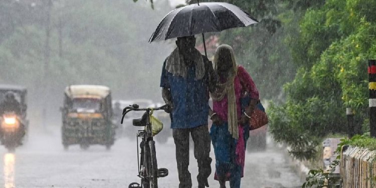 Weather News: সকাল থেকেই আকাশের মুখ ভার,  শনিবার থেকে বাড়বে বৃষ্টির পরিমাণ