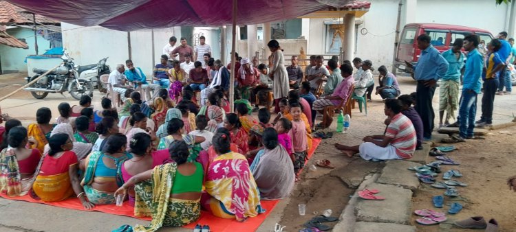 करनडीह में ग्रामसभा का आयोजन, फ्लैट निर्माण के विरोध में ग्रामीण हुए एकत्रित