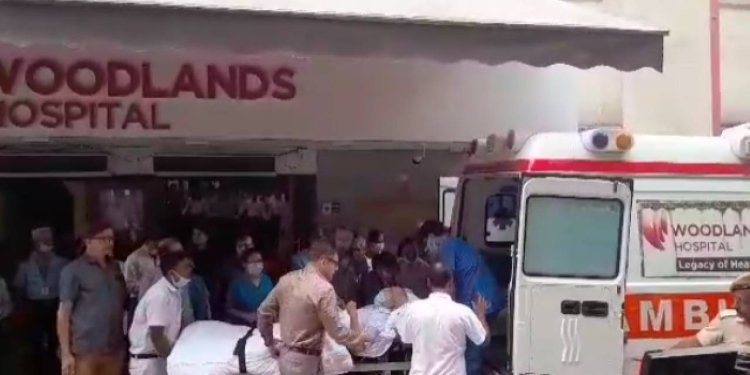 ভালো আছেন বুদ্ধবাবু, পাম অ্যাভিনিউয়ের বাড়িতে ফিরলেন প্রাক্তন মুখ্যমন্ত্রী