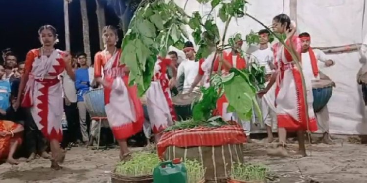 চলছে ঐতিহ্যবাহী করম পরব, জানুন এই উৎসব পালনের বিরাট কারণ