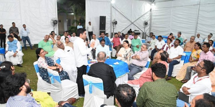 বকেয়া আদায়ের দাবিতে অনড়,  রাজঘাটে গান্ধীজিকে শ্রদ্ধা জানিয়ে ধর্নায় বসবে তৃণমূল