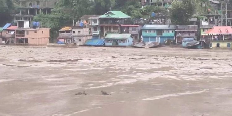 North Bengal Rain:   তিস্তার জল ছাপিয়ে রাস্তায়, পরিস্থিতি মোকাবিলায় নবান্নে চালু কন্ট্রোল রুম