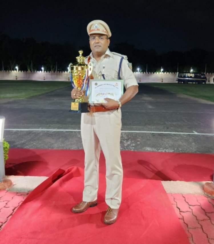 चाईबासा  :  सदर थाना प्रभारी प्रवीण कुमार को मिला सर्वश्रेष्ठ अनुसंधानकर्ता का सम्मान