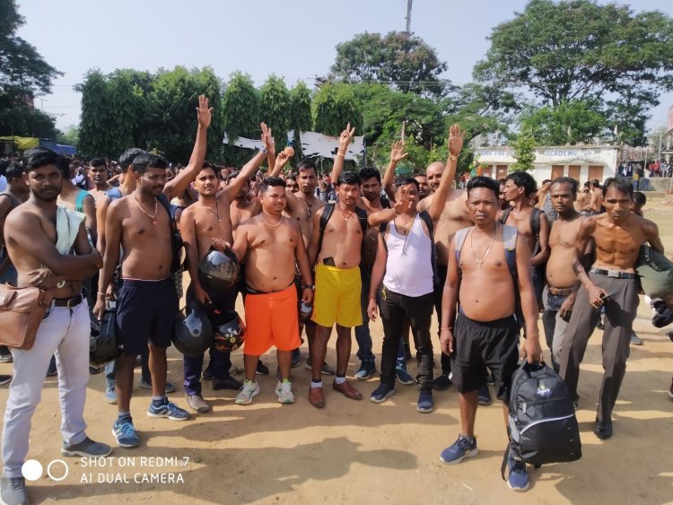 JMM कार्यालय के समक्ष नंग धड़ंग प्रदर्शन, 15 नवंबर को मोरहाबादी में उतरेंगे पंचायत स्वंय सेवक