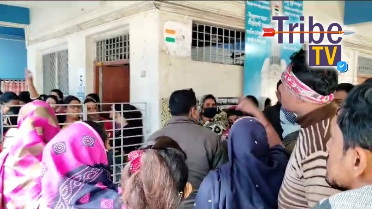 পাসের দাবিতে স্কুলে বিক্ষোভ