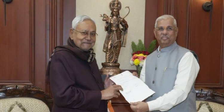 জোটে ফাটল, বিহারের মুখ্যমন্ত্রীর পদ থেকে ইস্তফা নীতীশ কুমারের