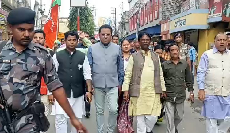 প্রতিবাদ করতে গিয়ে গ্রেফতার!