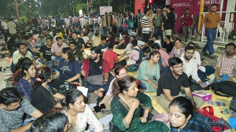স্বাস্থ্য ভবনের ই-মেইলের ভাষায় অসন্তুষ্ট ডাক্তাররা,  অগ্নিমিত্রাকে দেখেই 'গো ব্যাক' স্লোগান আন্দোলনকারীদের