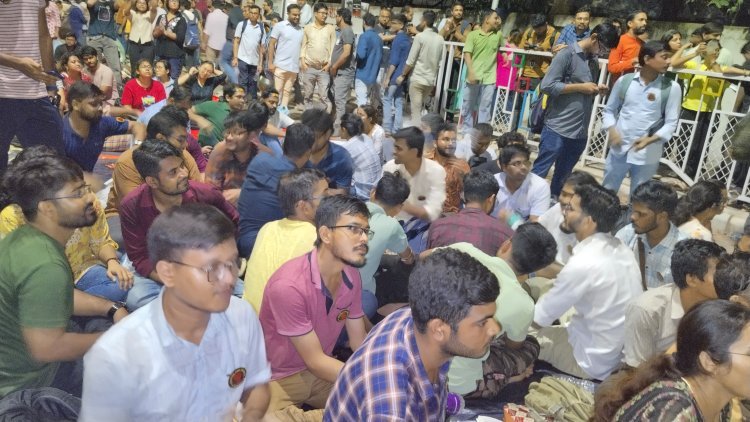 স্বাস্থ্য ভবনের ই-মেইলের ভাষায় অসন্তুষ্ট ডাক্তাররা,  অগ্নিমিত্রাকে দেখেই 'গো ব্যাক' স্লোগান আন্দোলনকারীদের