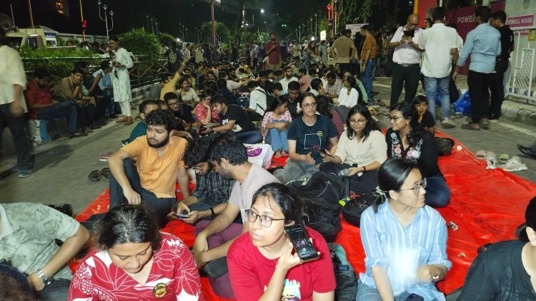 স্বাস্থ্য ভবনের ই-মেইলের ভাষায় অসন্তুষ্ট ডাক্তাররা,  অগ্নিমিত্রাকে দেখেই 'গো ব্যাক' স্লোগান আন্দোলনকারীদের